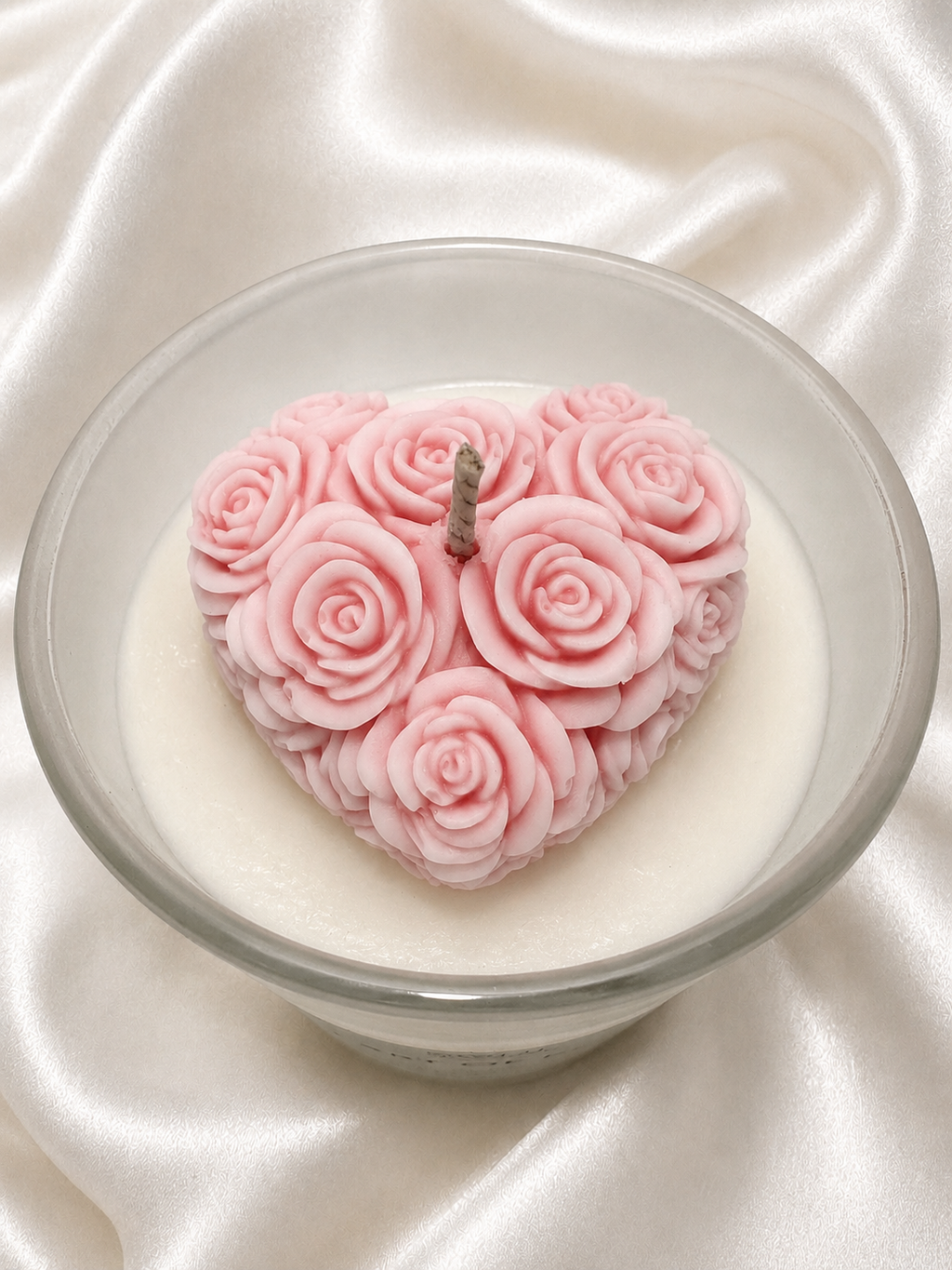 HEART OF ROSES – Singapore Orchid (Frosted Cambridge Medium Vessel)